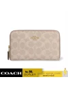 กระเป๋าสตางค์ COACH CW781 MEDIUM ID ZIP WALLET IN SIGNATURE CANVAS (IMXDM)				