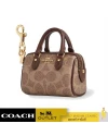 พวงกุญแจ COACH CX068 MINI ROWAN BAG CHARM IN SIGNATURE CANVAS (IMXHE)				